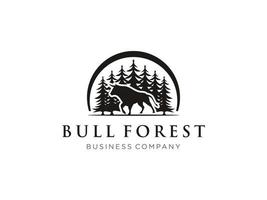 angus ko boskap buffel tjur siluett på tall gran barrträd vintergröna träd skog logotyp design. användbar för företags- och varumärkeslogotyper. platt vektor logotyp designmall element.
