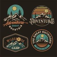 set samling av vintage äventyr badge. camping emblem logotyp med berg illustration i retro hipster stil vektor
