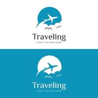 reisebüro-logo-design und sommerferien mit flugzeugen. Das Logo kann für Unternehmen und Flugticketagenten verwendet werden. vektor