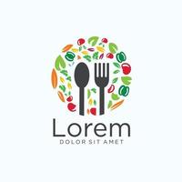 veganes Lebensmittel-Gemüse-Logo mit Löffel- und Gabel-Emblem-Abzeichen vektor