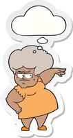 tecknad arg gammal kvinna och tankebubbla som ett tryckt klistermärke vektor