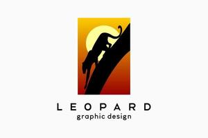 leoparddesign i ett träd med skymningsbakgrund vektor