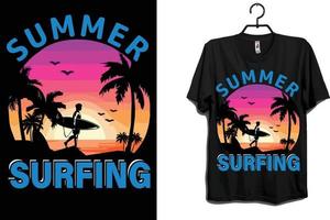 Sommer-Surfvektor-T-Shirt-Design vektor