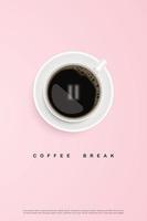 svart kaffe i vit kopp på rosa bakgrund. design för affisch annons flygblad vektor illustration