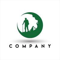 trekking moon logotyp. äventyrslogotyp vektor