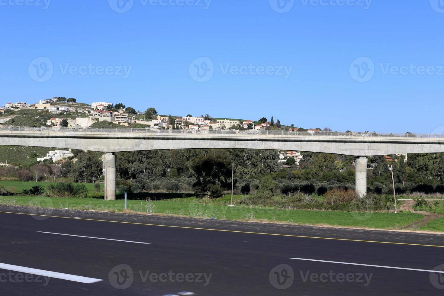 pont sur une rivière en israël. photo