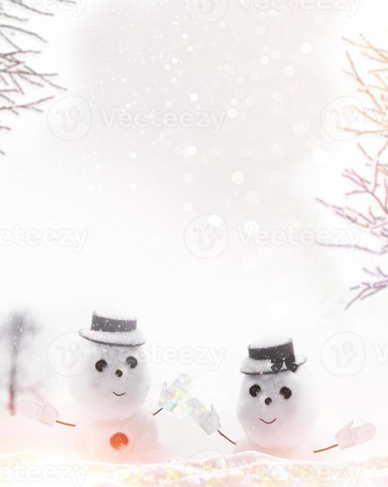 joyeux bonhomme de neige. paysage d'hiver. carte de voeux joyeux noël et bonne année photo