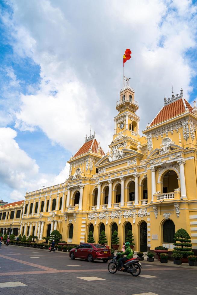 ho chi minh, vietnam - 22 mai 2022 vue panoramique sur l'hôtel de ville de ho chi minh au vietnam. Ho Chi Minh-Ville est une destination touristique populaire en Asie. photo