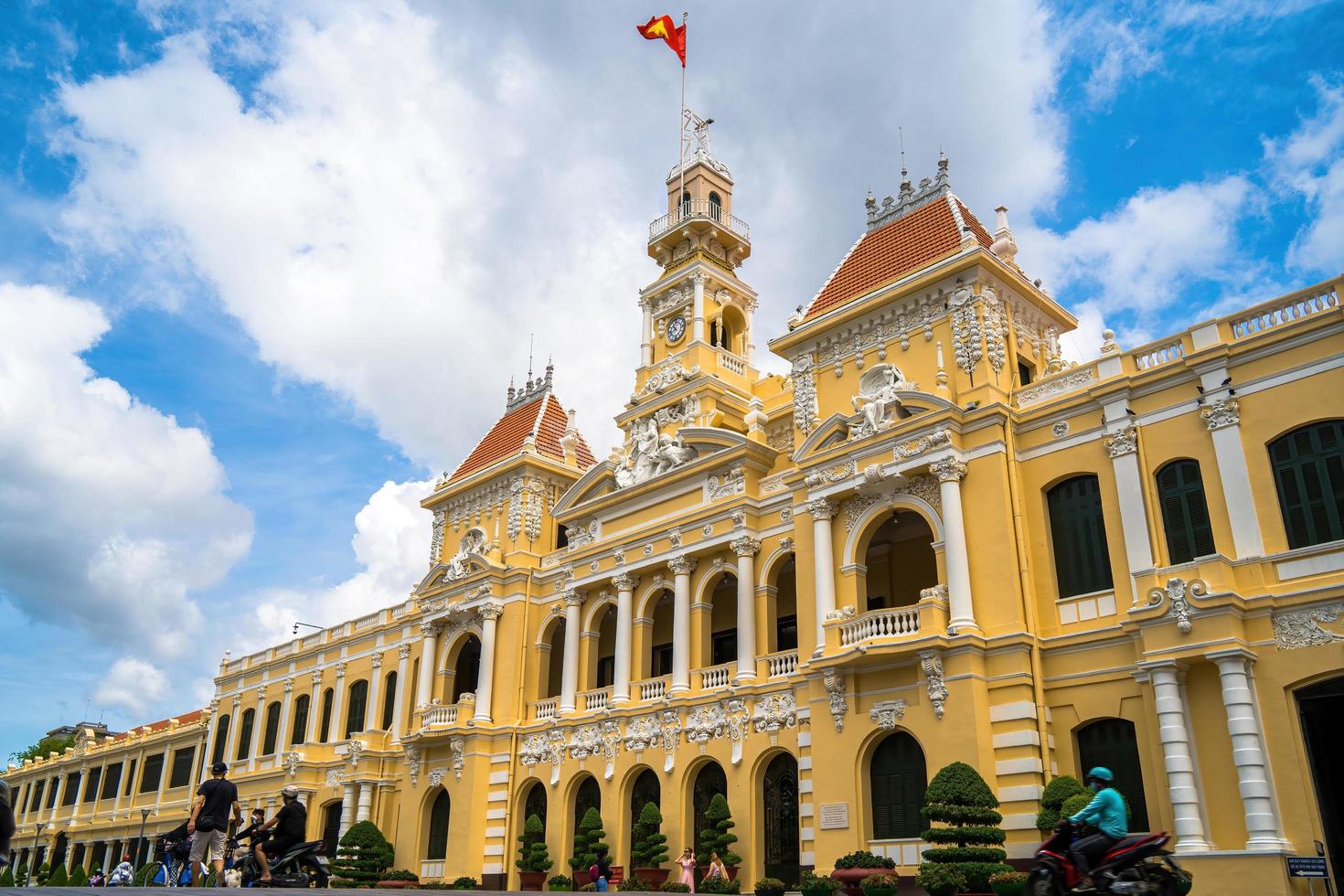 ho chi minh, vietnam - 22 mai 2022 vue panoramique sur l'hôtel de ville de ho chi minh au vietnam. Ho Chi Minh-Ville est une destination touristique populaire en Asie. photo