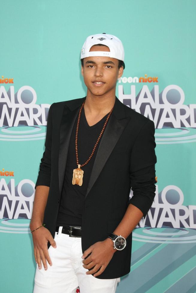 los angeles, oct 26 - connor cruise arrivant aux nickelodeon teennick halo awards 2011 au hollywood palladium le 26 octobre 2011 à los angeles, ca photo