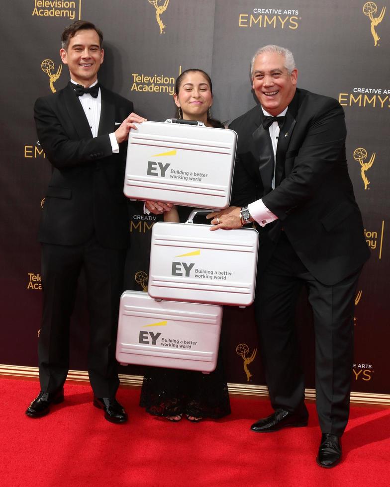 los angeles, 11 septembre - sérieux n jeunes comptables aux primetime creative emmy awards 2016, jour 2, arrivées au microsoft theatre le 11 septembre 2016 à los angeles, ca photo