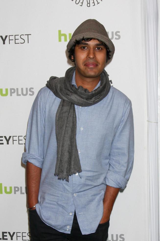 los angeles, 13 mars - kunal nayyar arrive à l'événement paleyfest de la théorie du big bang au saban theatre le 13 mars 2013 à los angeles, ca photo