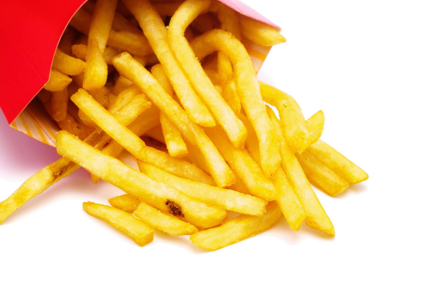 frites sur fond blanc photo