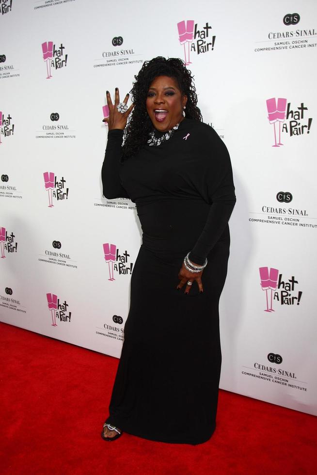 Los Angeles, 13 avril - Loretta Devine arrive au concert-bénéfice What a Pair au large de la scène le 13 avril 2013 à Santa Monica, Californie photo