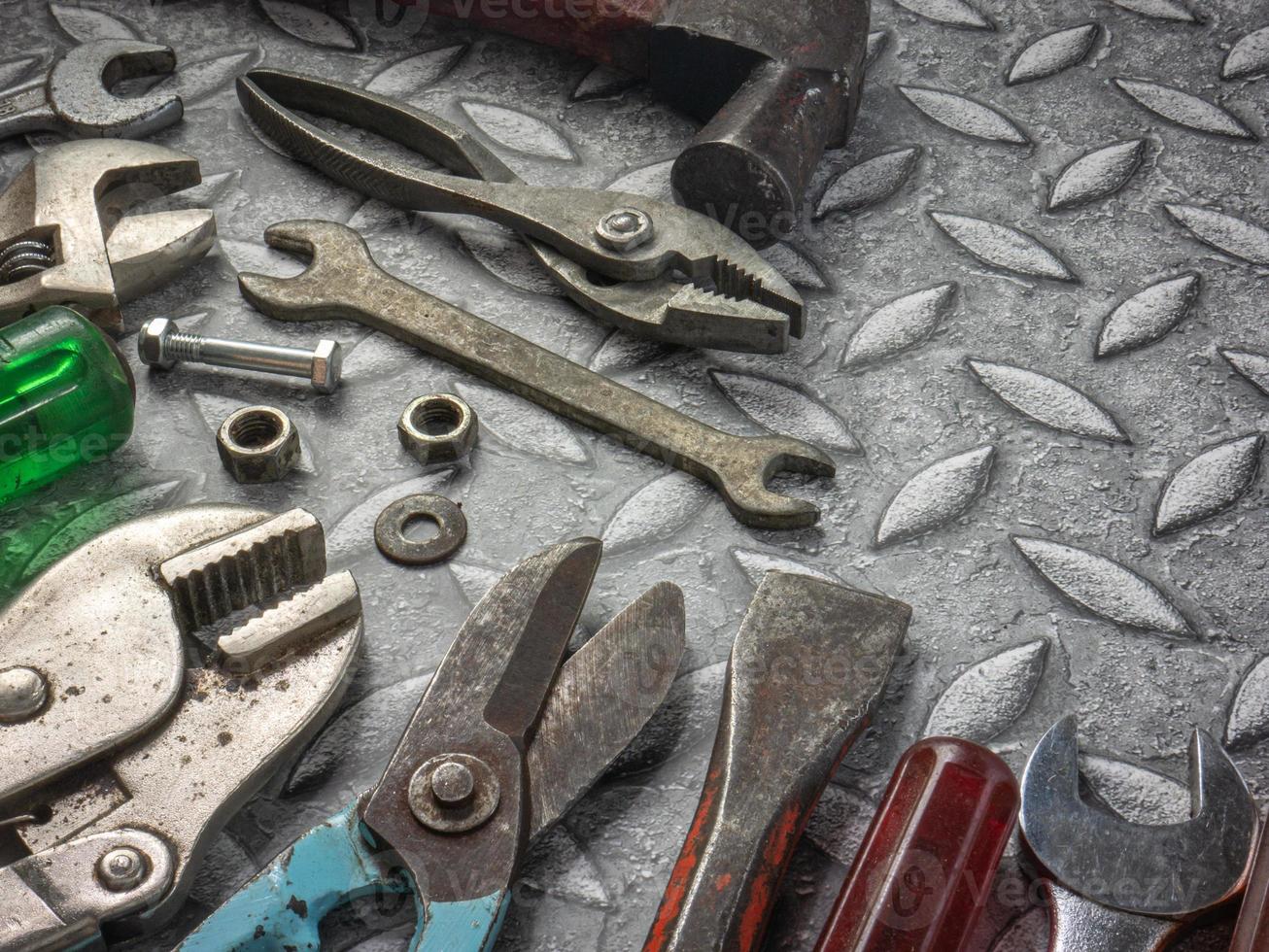 outils sur plaque de contrôle pour la sécurité ou le concept d'ingénieur. photo