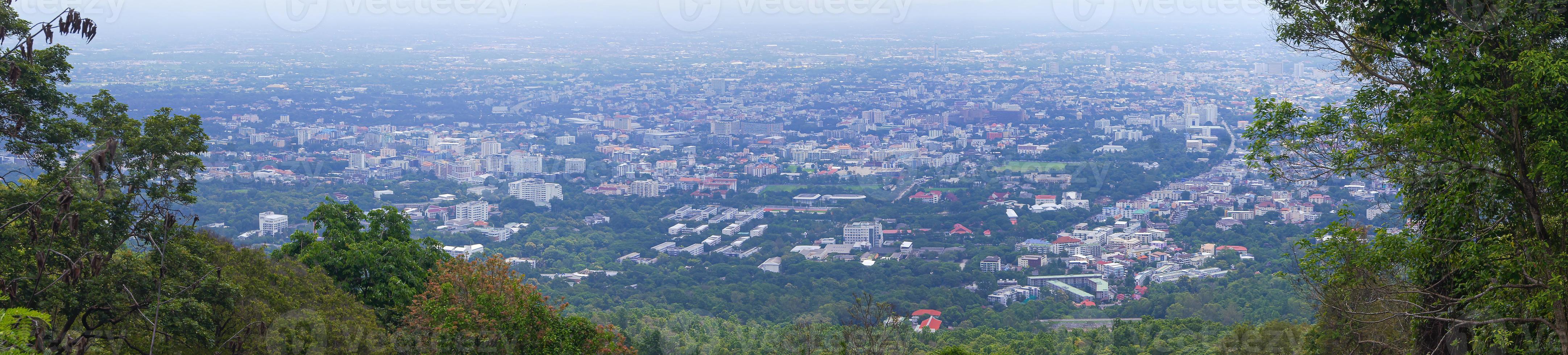vue panoramique et élevée de la ville de chiang mai, thaïlande photo