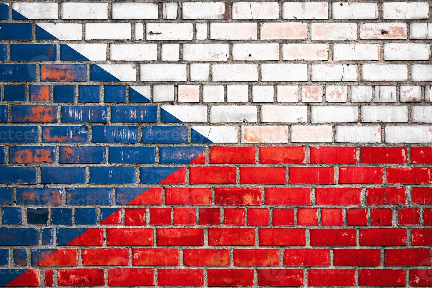 drapeau national du tchèque sur un fond de brique grunge. photo