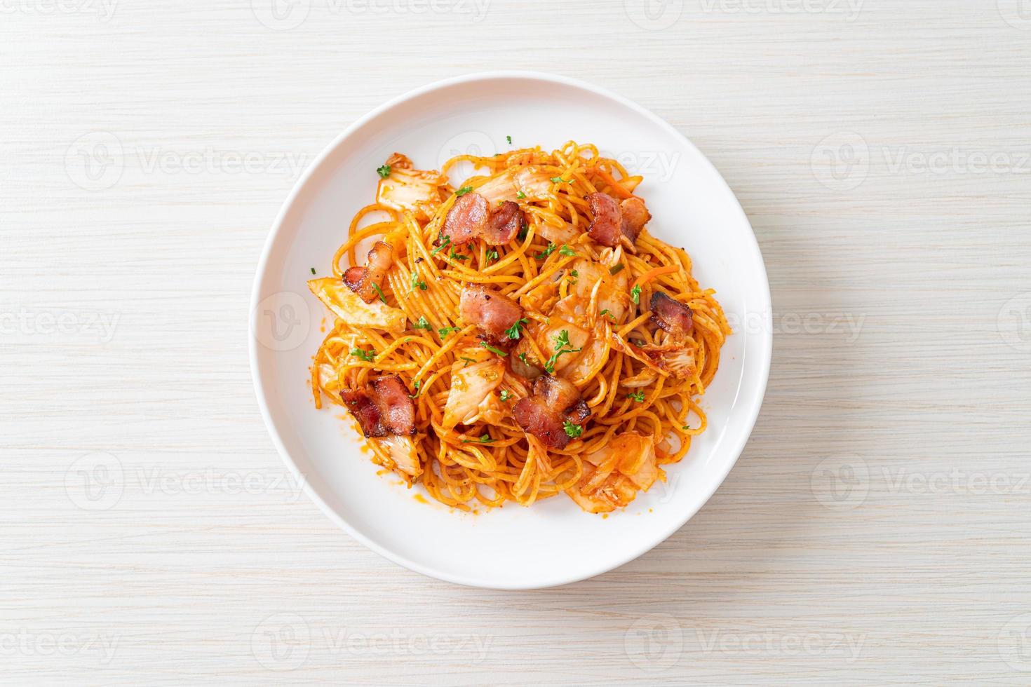 spaghettis sautés au kimchi et bacon photo