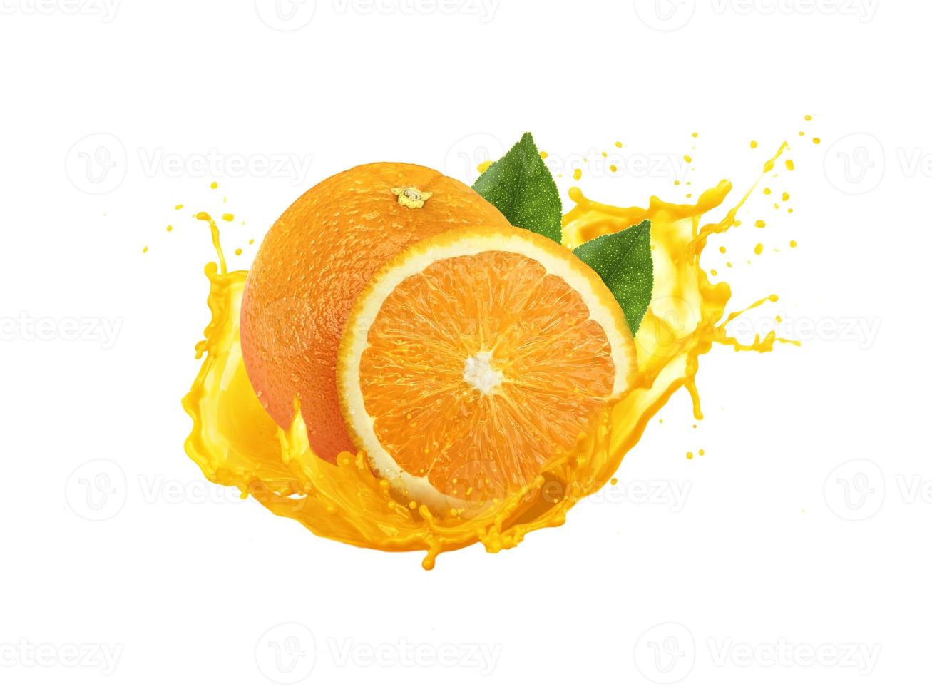 orange avec splash isolé sur fond blanc, retouche photo de jus d'orange