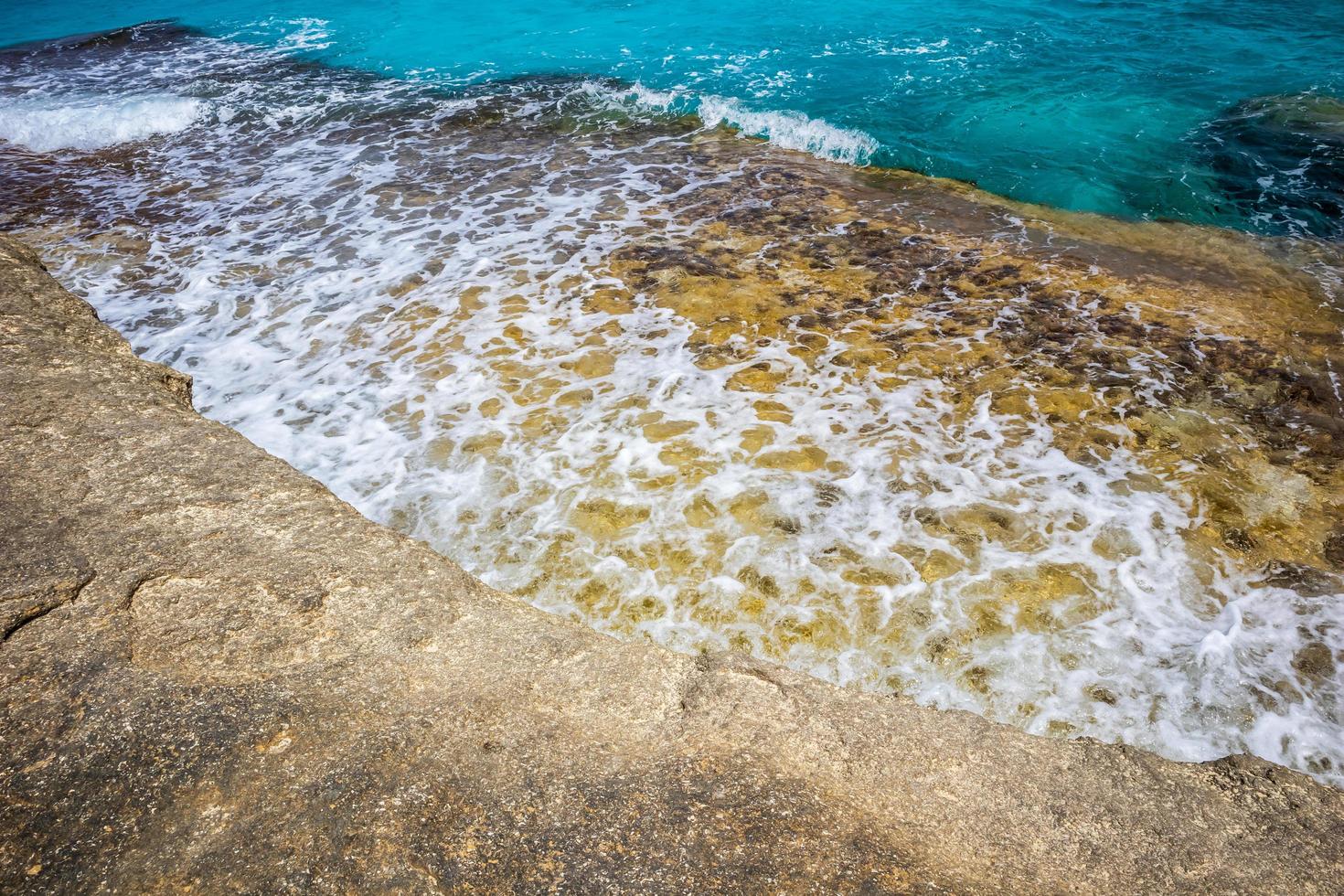 vague de mer et éclaboussures photo