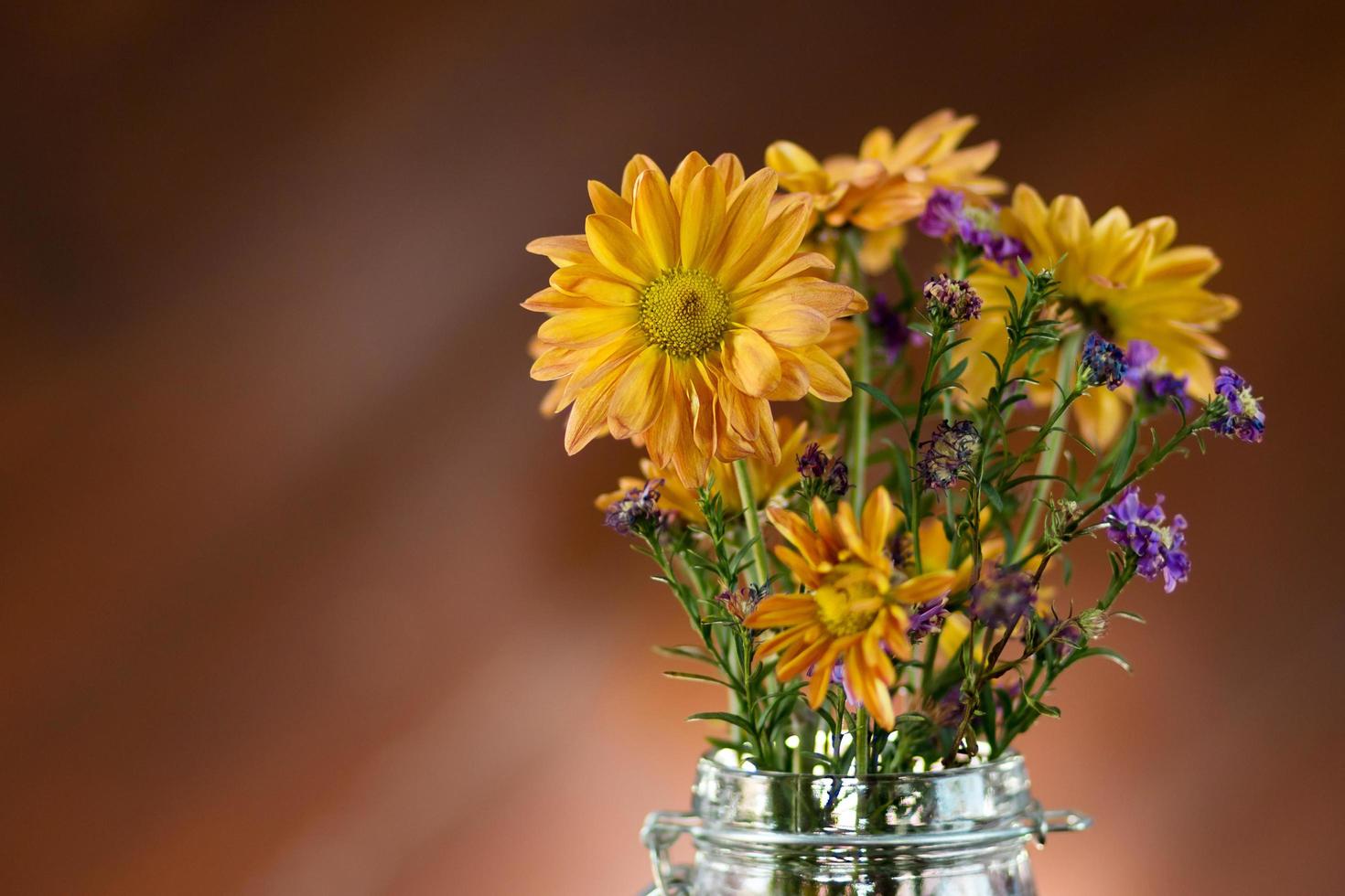 belle fleur dans un vase photo