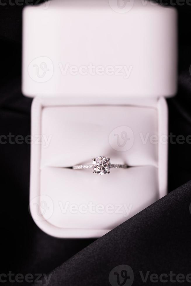 bague de mariage en diamant photo