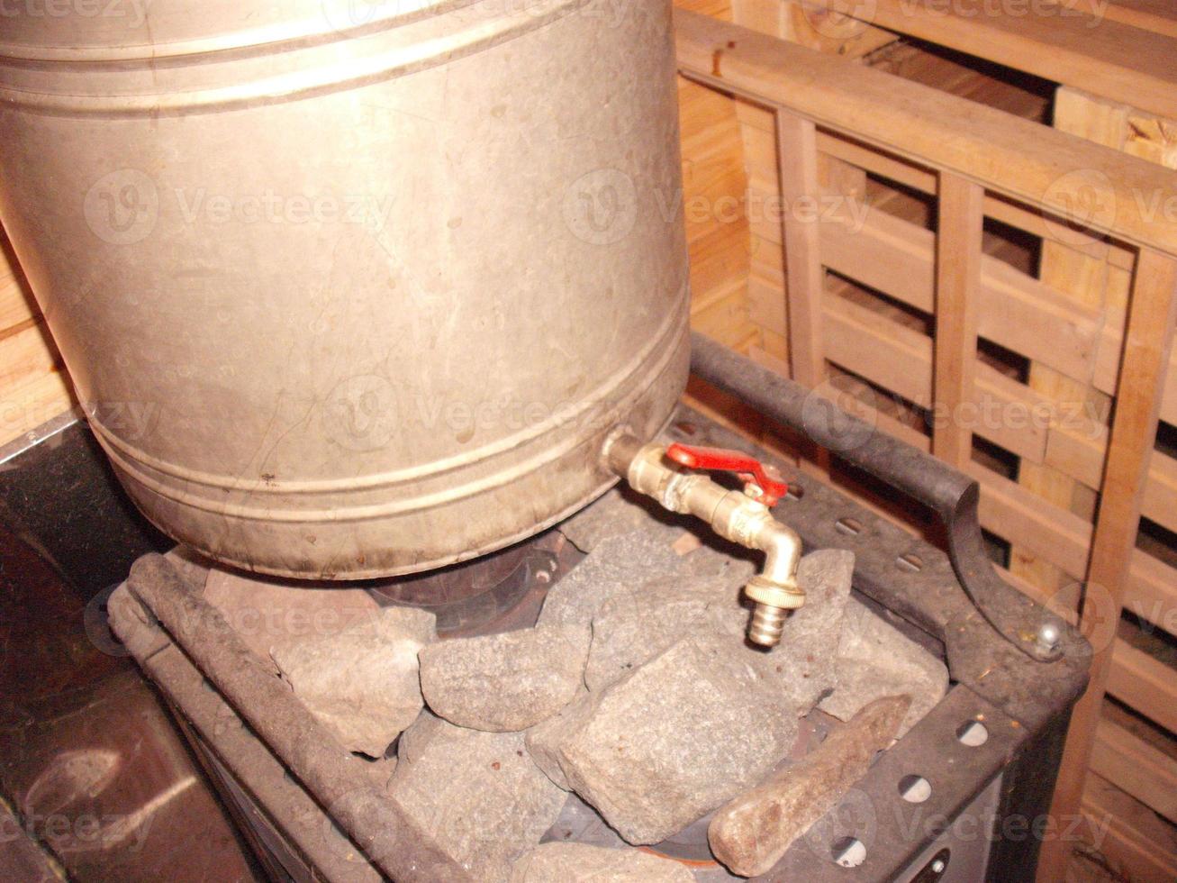 l'intérieur du sauna en bois photo