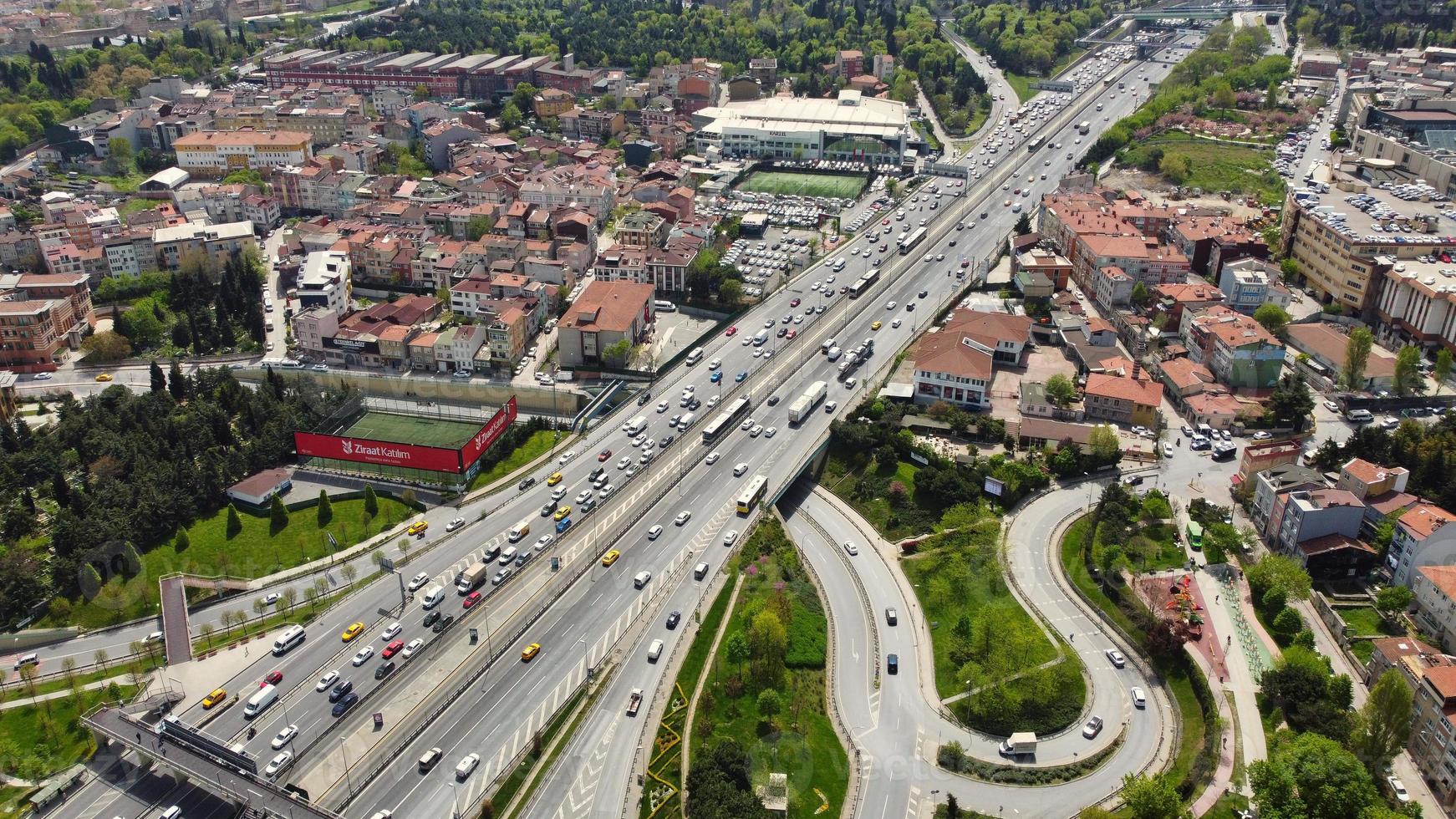 vue aérienne de la ville du bosphore et du pont à istanbul turquie photo