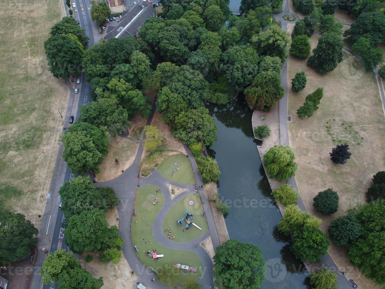 angle élevé et images aériennes du parc public local à accès gratuit à luton angleterre royaume-uni photo