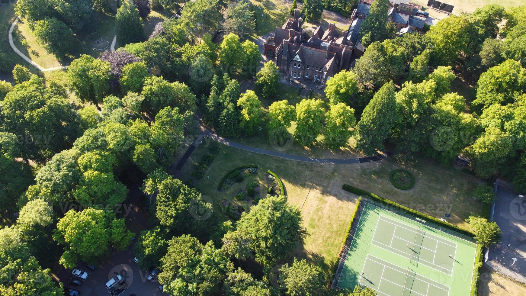 vue aérienne des images en grand angle du parc public local d'angleterre photo