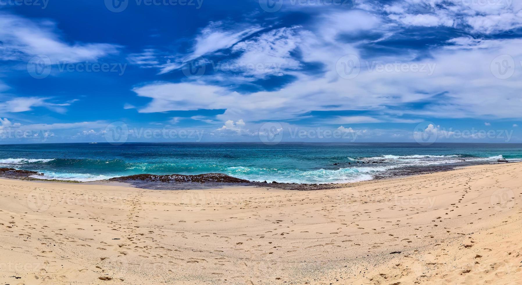 superbe panorama de plage haute résolution pris sur les îles paradisiaques des seychelles photo