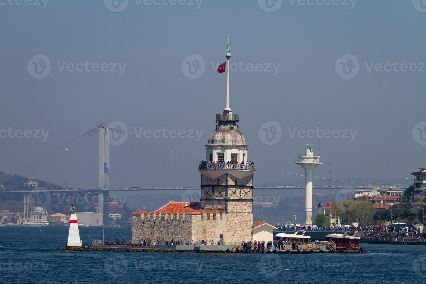 tour de la jeune fille à istanbul, turquie photo