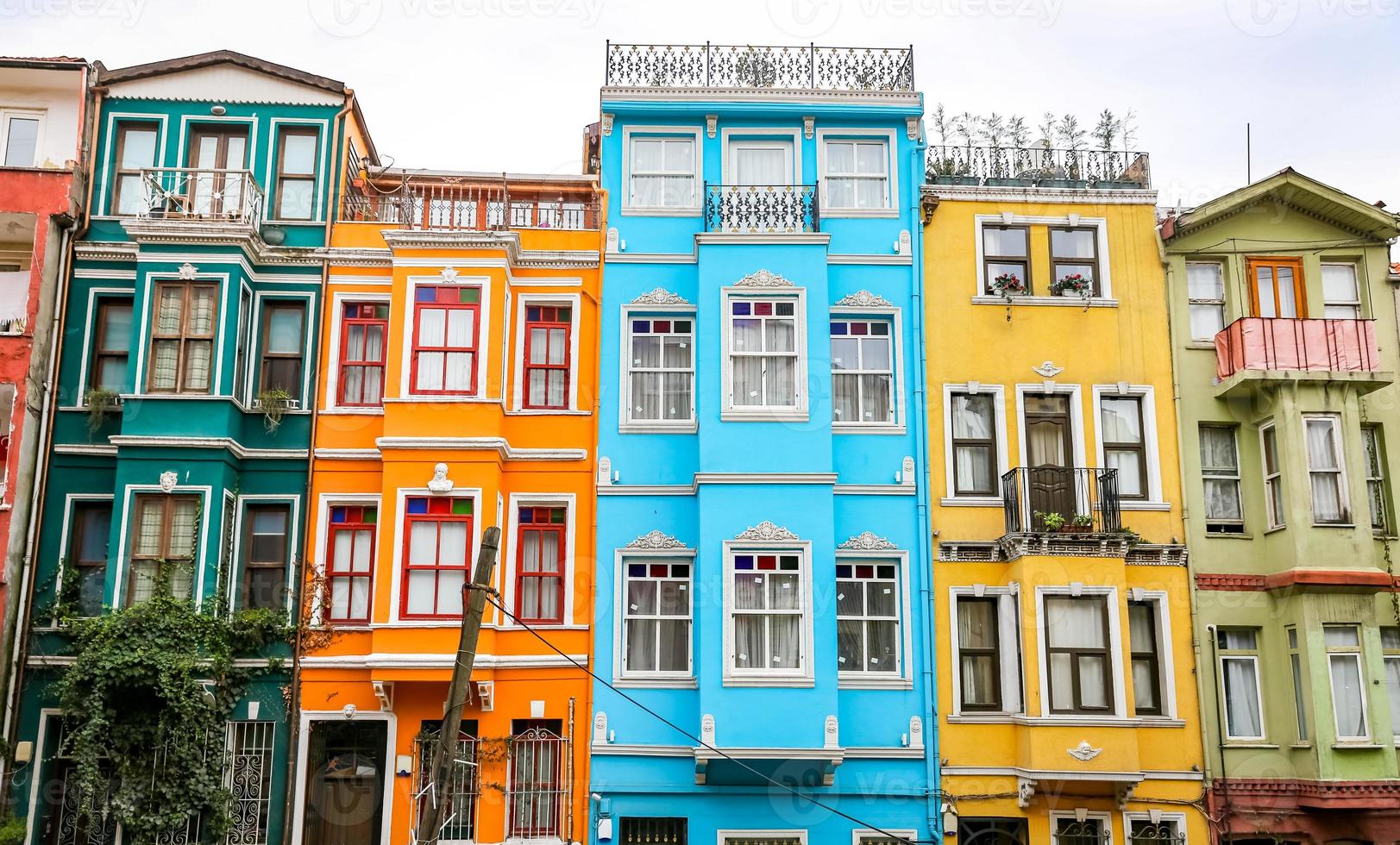 Maisons anciennes dans le quartier de Fener, Istanbul, Turquie photo