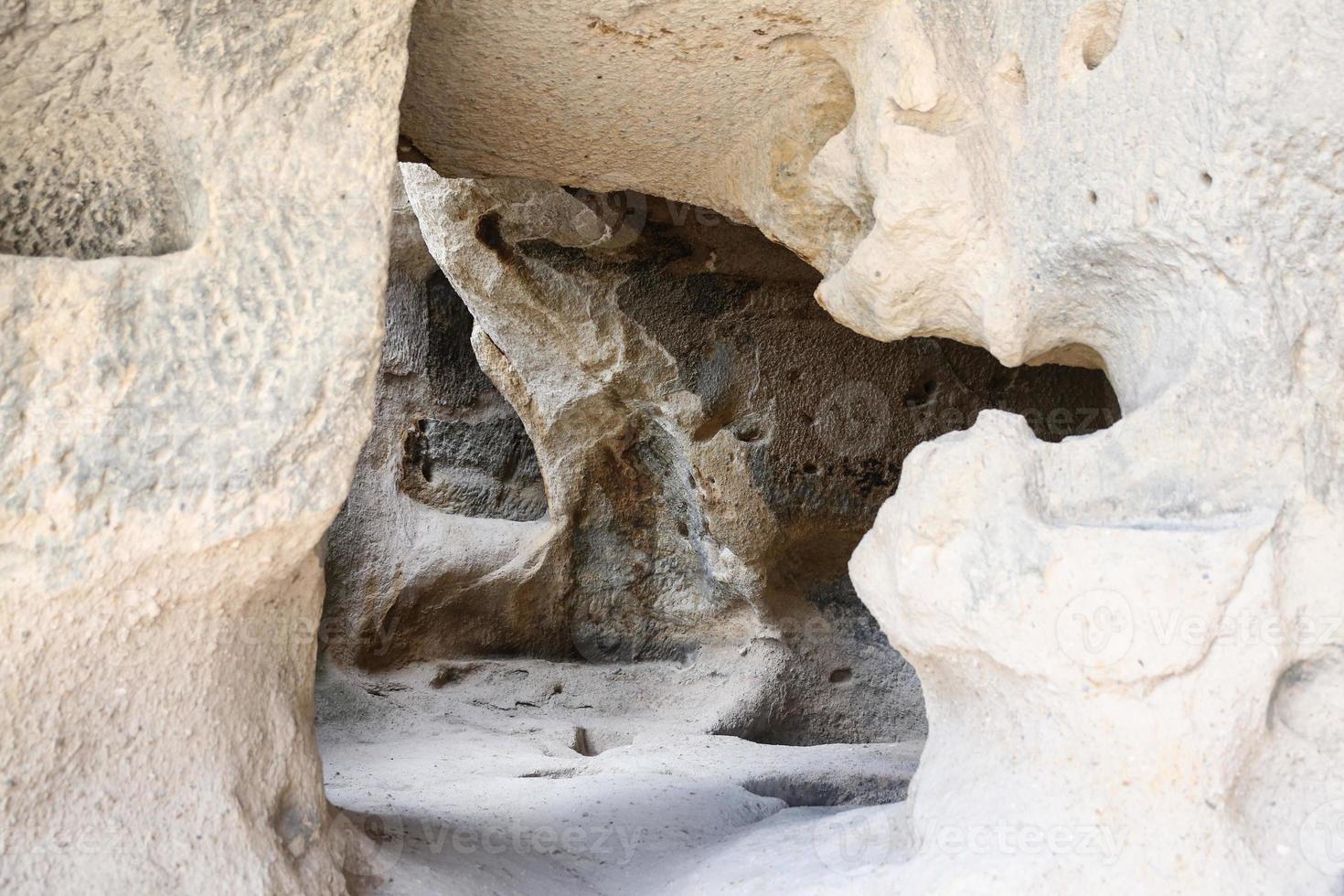 à l'intérieur du monastère de selime en cappadoce, turquie photo