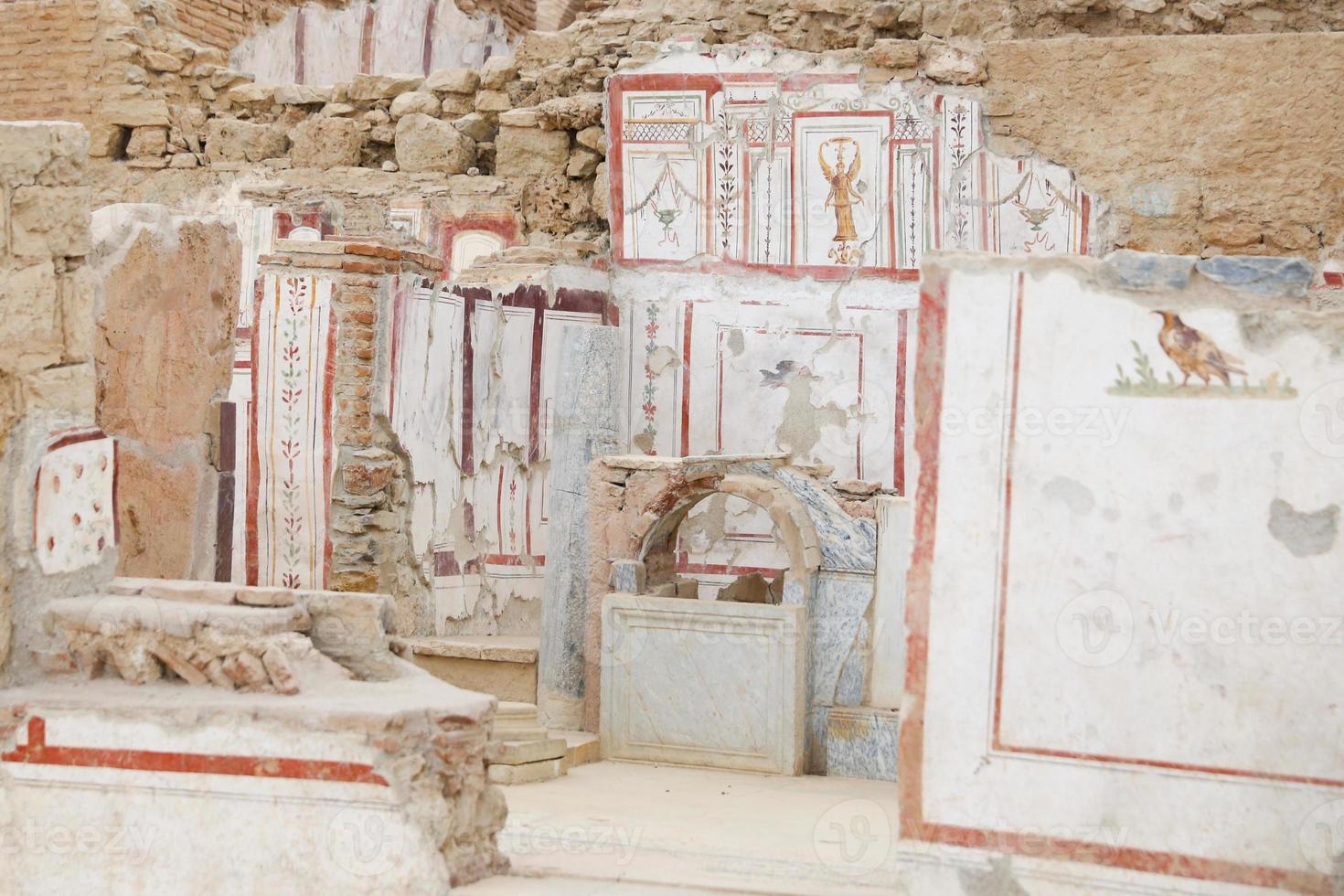 peintures dans les maisons mitoyennes de la ville antique d'éphèse photo