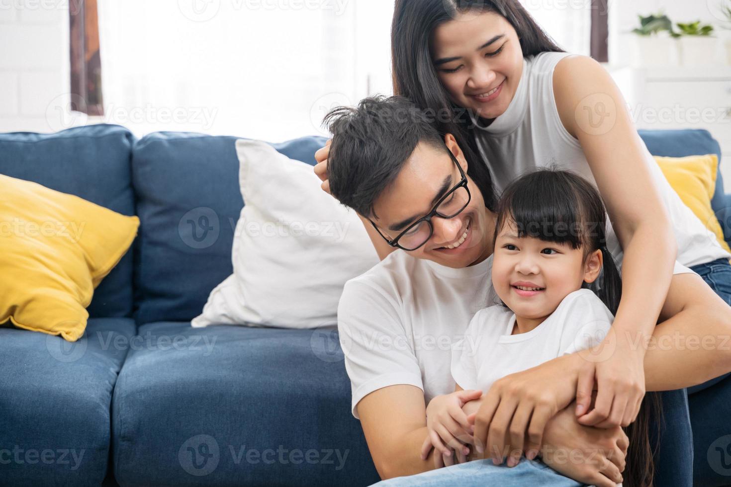 portrait famille asiatique heureuse photo