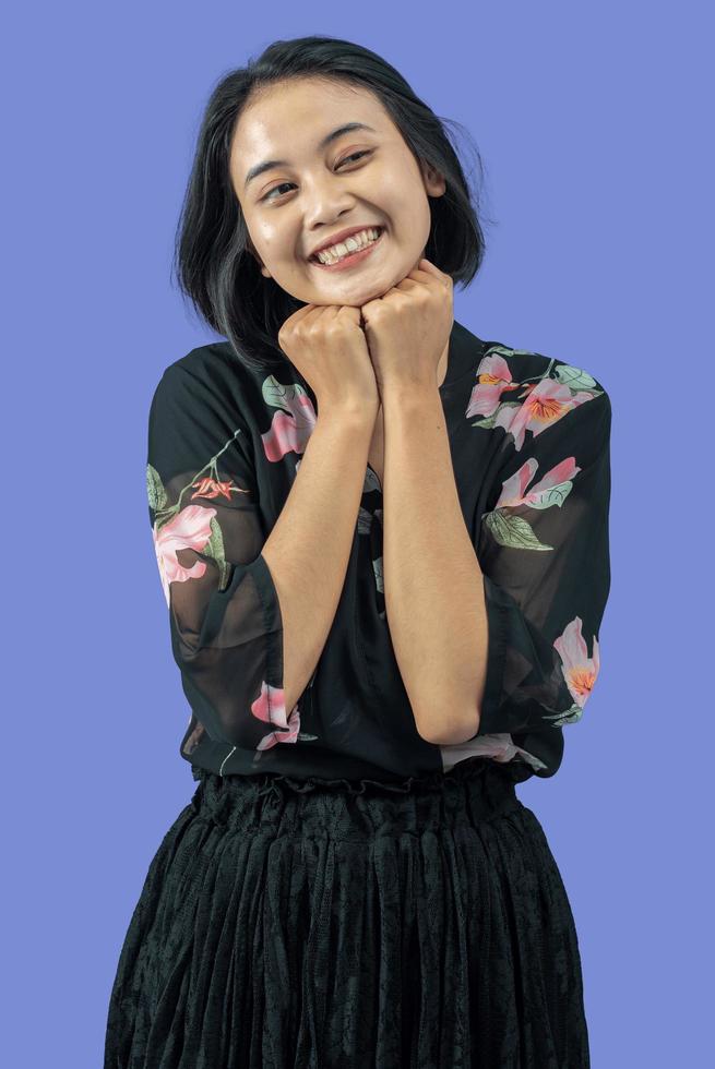 jeune femme asiatique avec un geste attrayant photo