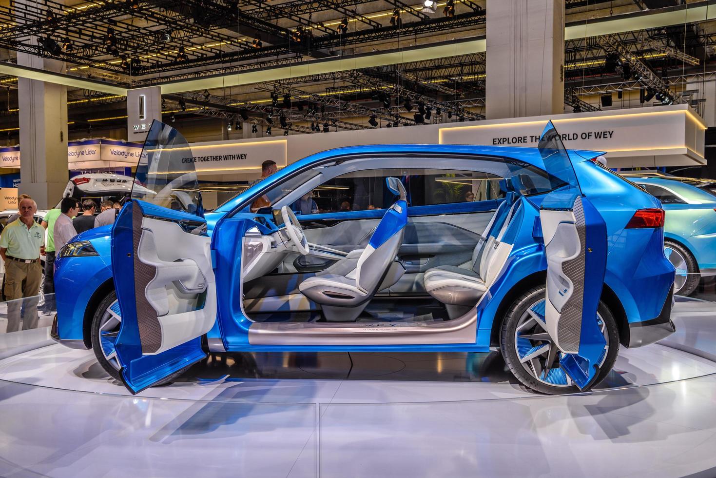 francfort, allemagne - septembre 2019 intérieur blanc de blue great wall motors wey-s concept voiture suv électrique, iaa international motor show auto exhibition photo