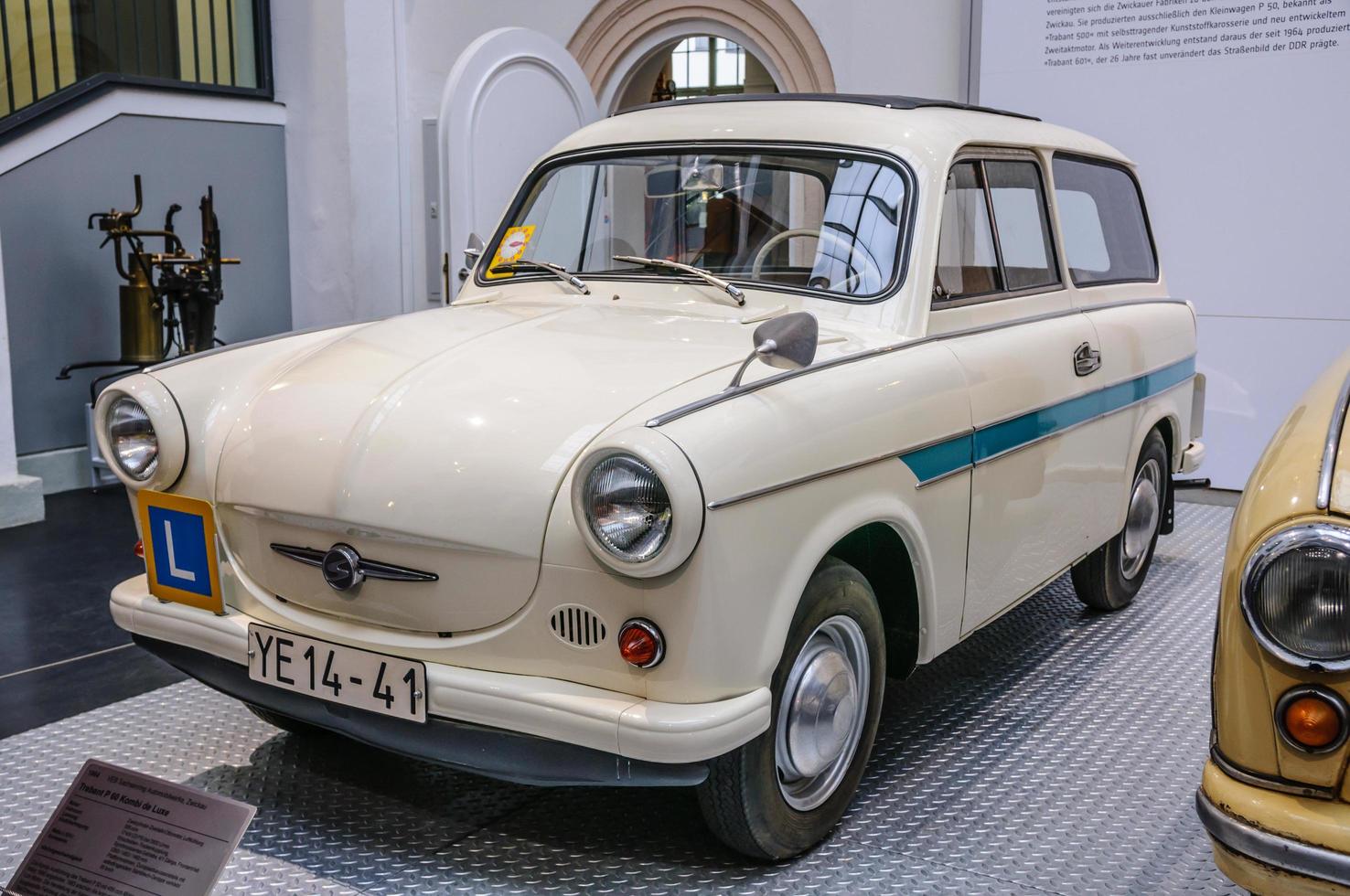 Dresde, Allemagne - mai 2015 trabant p 60 stationwagen de luxe photo