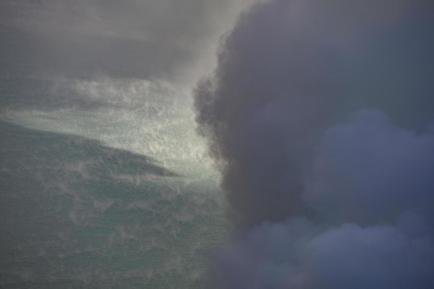 Mine de soufre avec des travailleurs à kawah ijen, Java, Indonésie photo