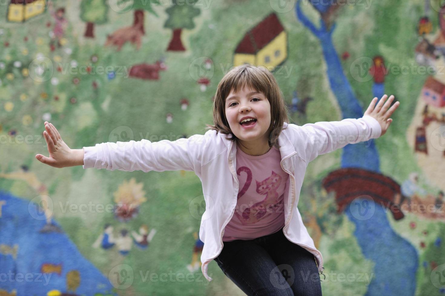 fille heureuse en plein air photo