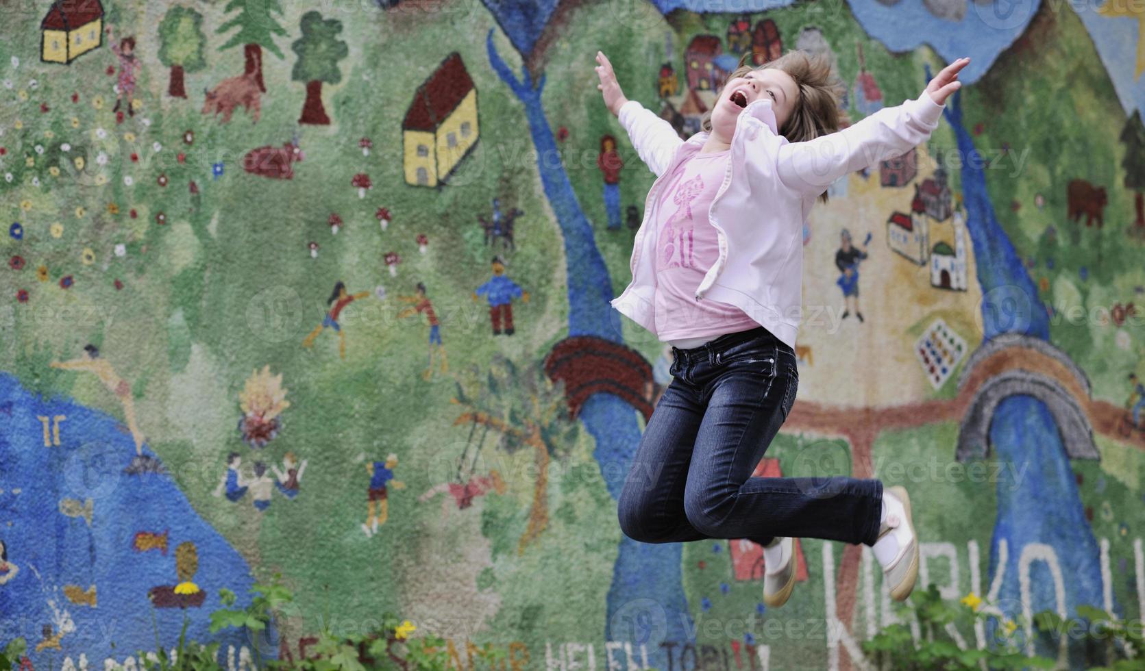 fille heureuse en plein air photo