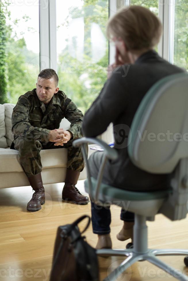 soldat avec traumatisme physique photo