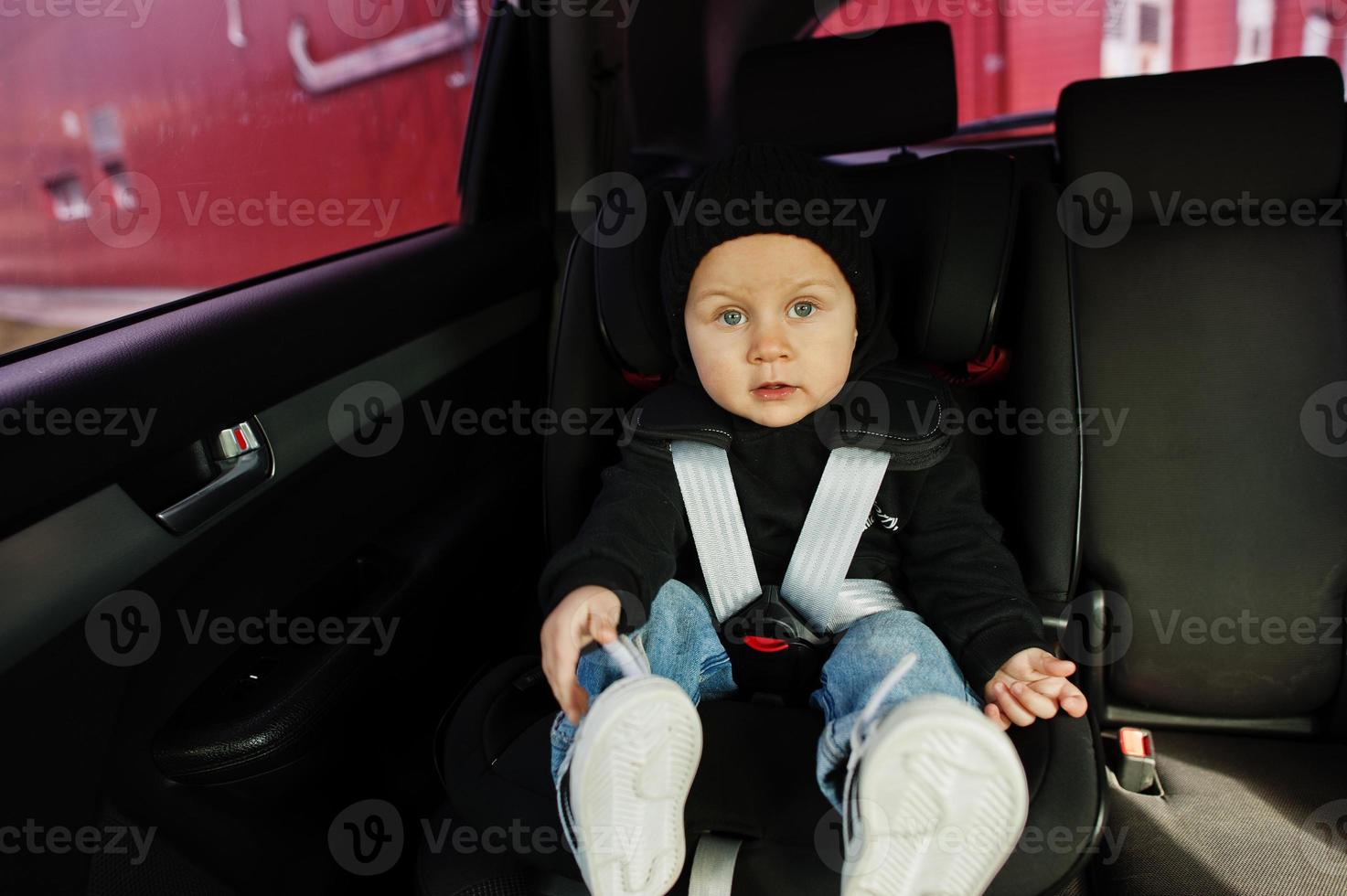 bébé en voiture photo