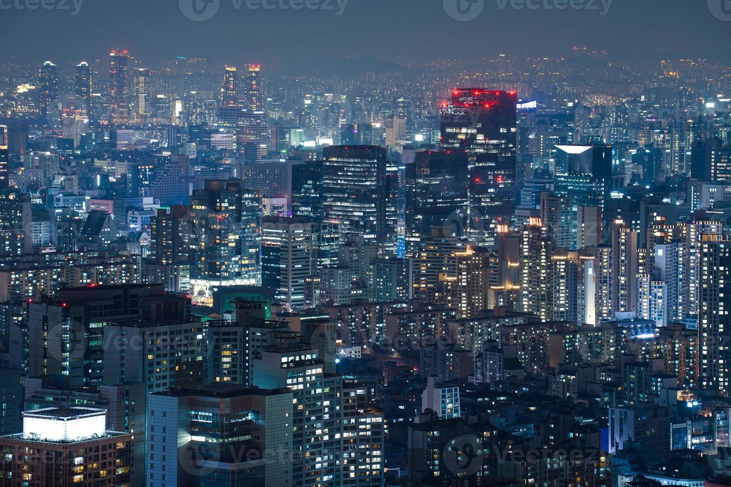 la vue nocturne de la ville photo