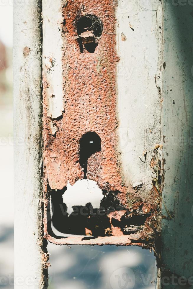 vieille serrure de porte rouillée photo