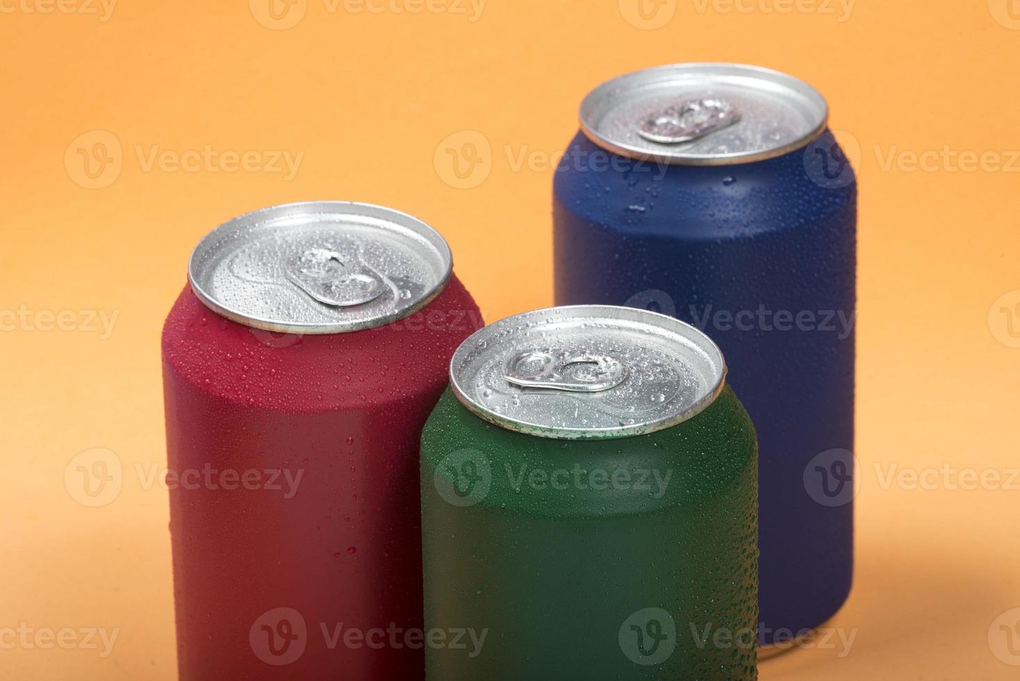 canette de soda en aluminium coloré photo