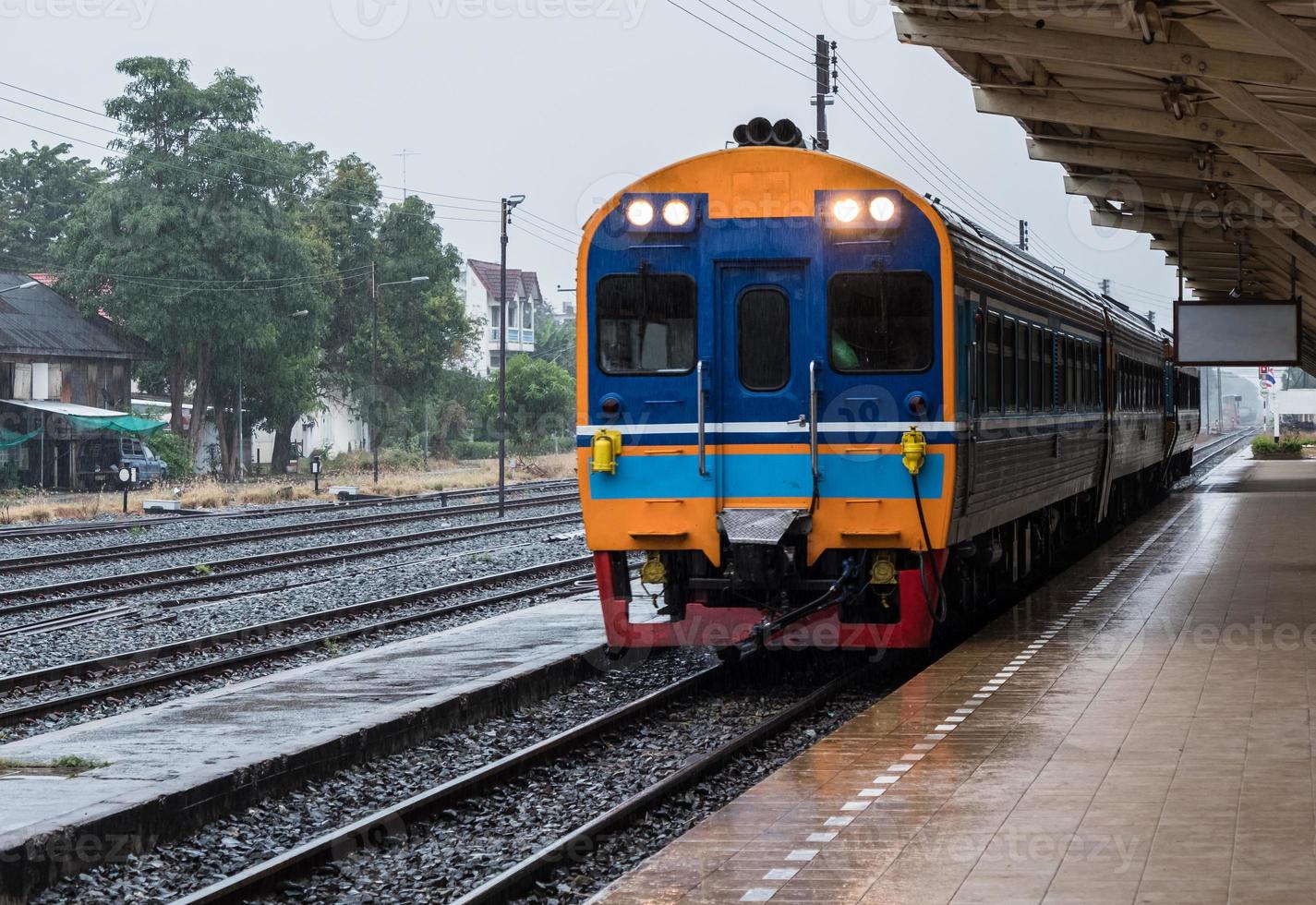 L'unité multiple diesel du train express spécial est arrivée. photo