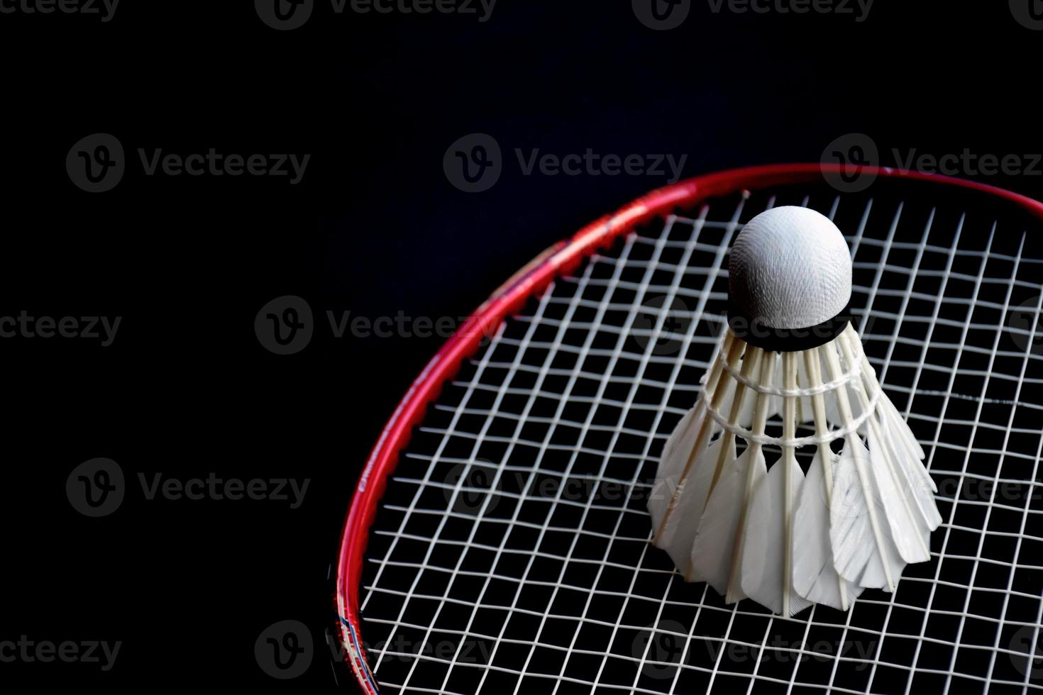 plume de volant de badminton crème blanche isolée, pour le sport de  badminton. 8925210 Photo de stock chez Vecteezy