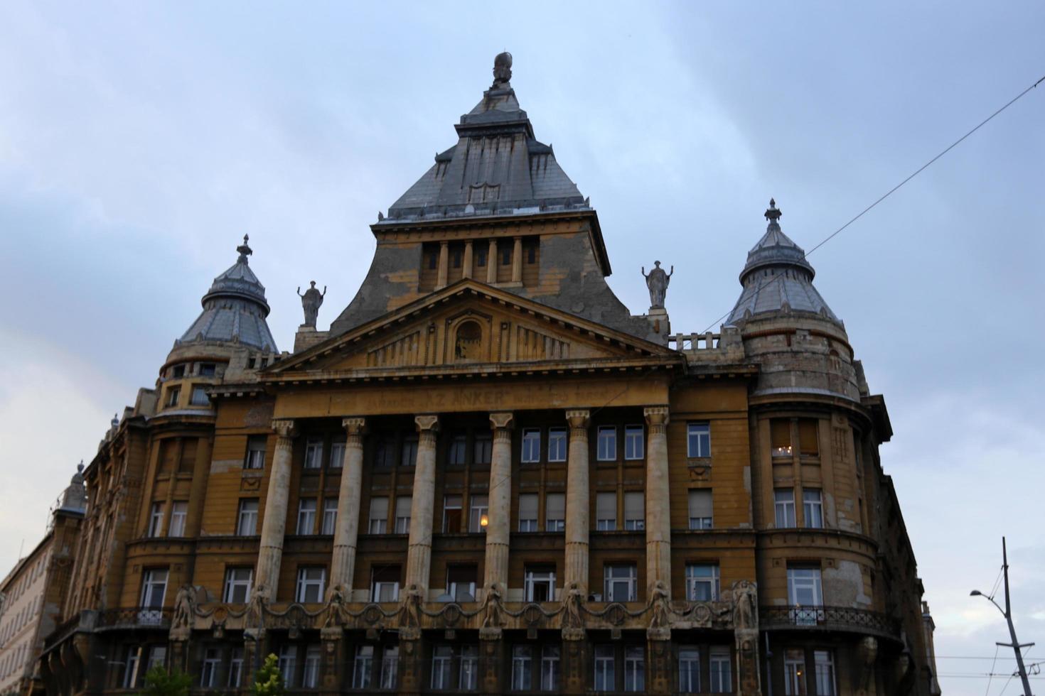 budapest hongrie 12 mai 2018. bâtiments et structures dans les rues de budapest photo